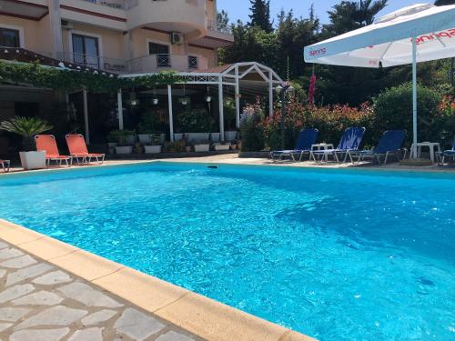 Piscina a JB Hotel o a prop