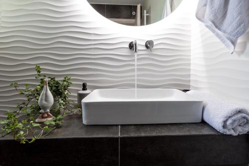 Bilik mandi di Villa Joy