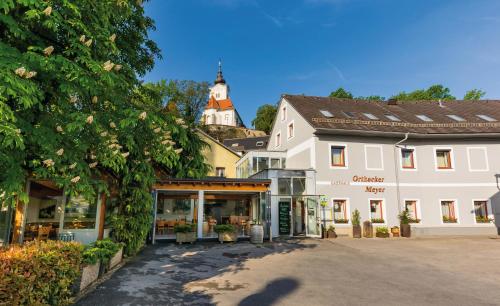 a large white building with a clock tower in a town at Frühstückspension Meyer, Familie Orthacker in Graz