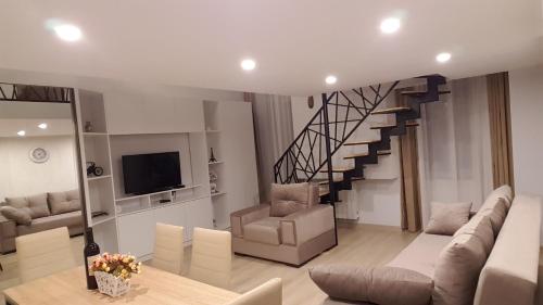 Ruang duduk di Kita's apartment