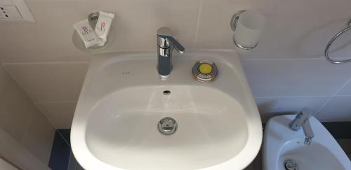 a bathroom with a sink and a toilet at ele&gio accomodation in Tropea