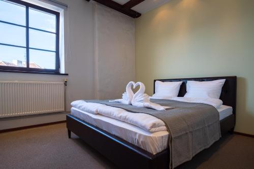 Postel nebo postele na pokoji v ubytování Dream Stay - Five Bedroom Penthouse in Old Town