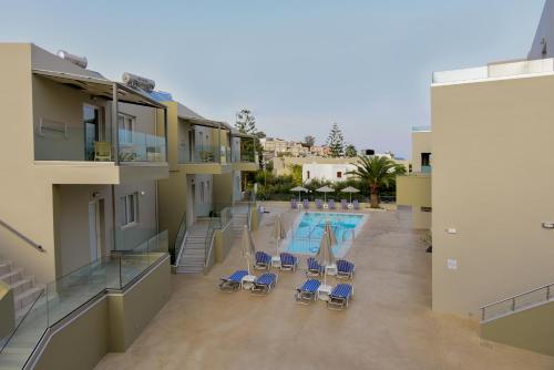an image of a swimming pool in a hotel at Blue Horizon Apartments in Balíon