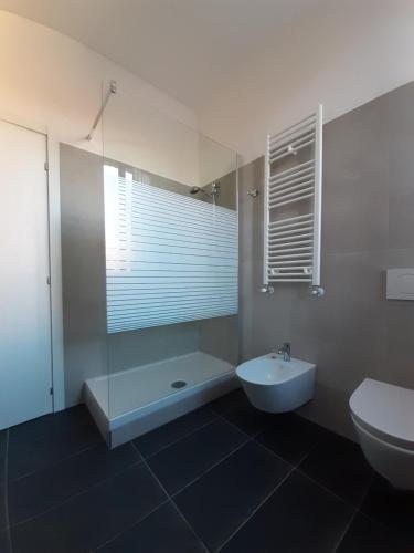 a bathroom with a tub and a toilet and a sink at Sunrise Apartment in Giudecca in Venice