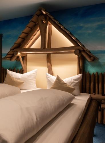 a bedroom with two white beds and a painting at Landgasthof Paradies in Frickingen
