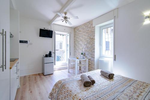 a bedroom with a bed with two towels on it at Laglio Apartment Above George in Laglio