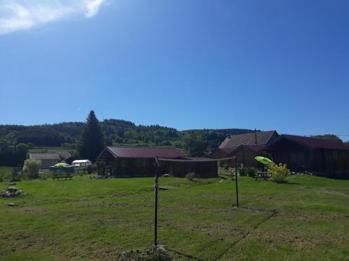 a field with some poles in the grass at chalets les 5 loups in Gerbépal