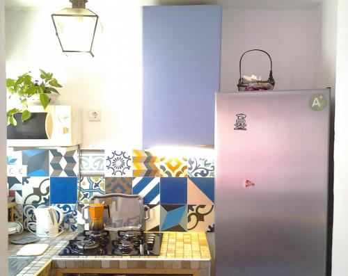 A kitchen or kitchenette at Apartamentos Malaga Centro Hernán Ruiz