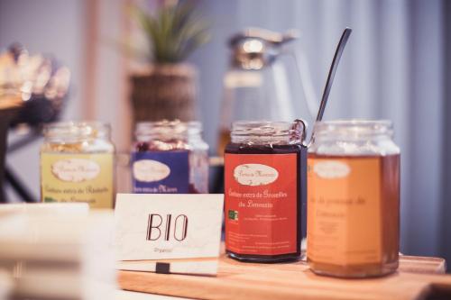 a table with jars of honey and a sign that says bio at Mercure Limoges Centre in Limoges