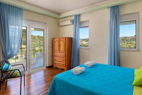 Postel nebo postele na pokoji v ubytování Andrealexia Sea View Villa