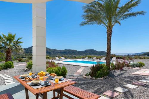Bazén v ubytování Andrealexia Sea View Villa nebo v jeho okolí