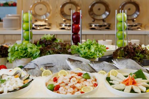 Comida en o cerca de este hotel