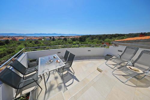 Magic Blue Sky Apartment
