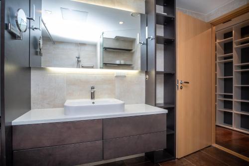 Ванна кімната в Dream Stay - Stylish Apartment near Old Town with Free Parking