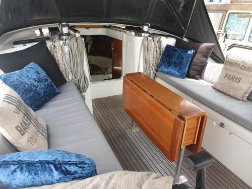 Χώρος καθιστικού στο LUXURY YACHT STAY "White Dove" sleeps 6