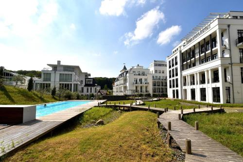 a pool in the middle of a city with buildings at Luxus Apartment Küstenblick in Ostseebad Sellin