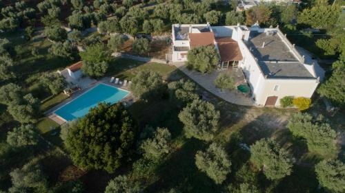 The swimming pool at or close to Masseria I Raffi b&b