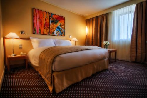 a hotel room with a large bed and a window at Sofitel Algiers Hamma Garden in Alger