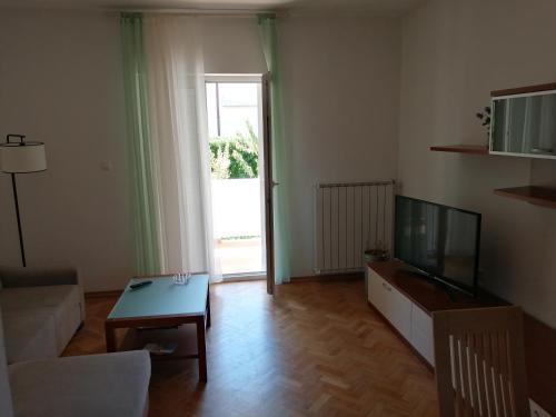 TV a/nebo společenská místnost v ubytování Apartment