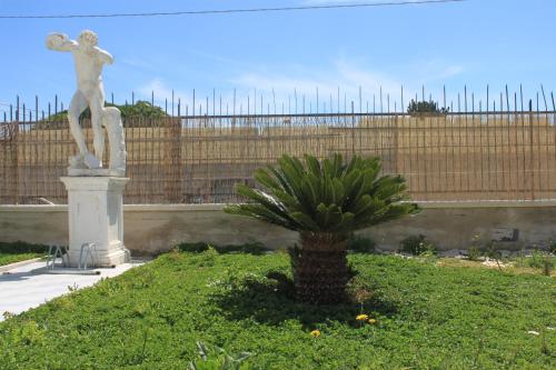 Κήπος έξω από το Casa Viky