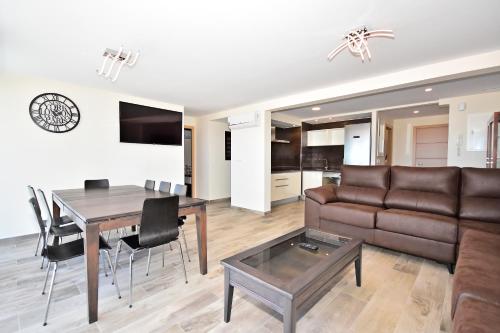 GR LUXURY APARTMENT FIRST LINE BEACH