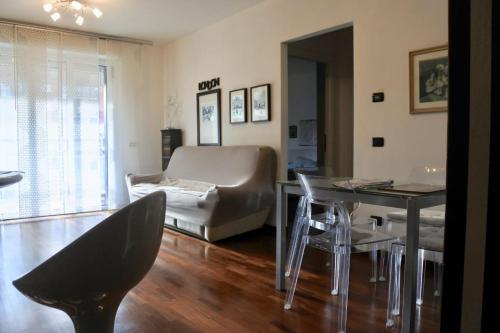 a living room with a couch and a table at 100 Viale Italia in La Spezia