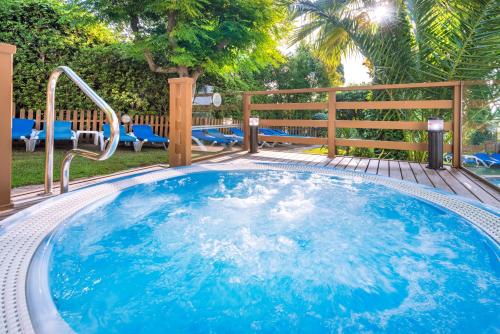 Πισίνα στο ή κοντά στο Hotel GHT Neptuno-Tossa & Venus SPA