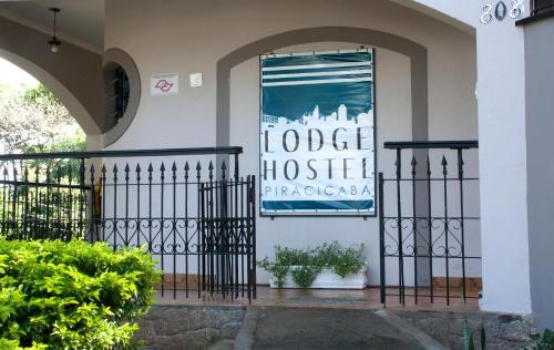Το κτήριο όπου στεγάζεται  το hostel