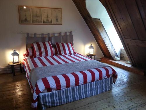 Katil atau katil-katil dalam bilik di Les Chambres du Château du Rozel