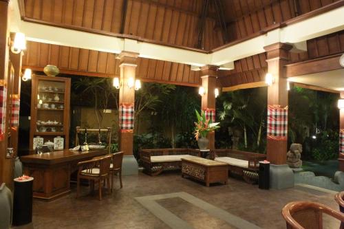 Zona de estar de Besakih Beach Hotel