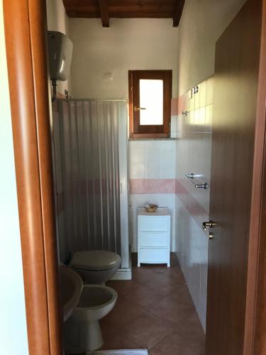 Hotel Belvedere tesisinde bir banyo