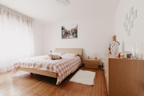 En eller flere senge i et værelse på ROSE GARDEN