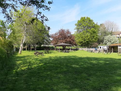 Ein Garten an der Unterkunft The Pear Tree