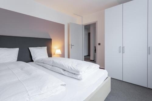 Ένα ή περισσότερα κρεβάτια σε δωμάτιο στο EMA House Serviced Apartments Seefeld