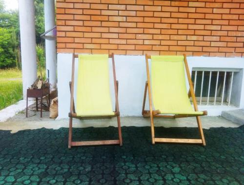 two chairs sitting outside of a house at Старый дом! in Chakvi