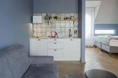 a living room with a couch and a kitchen at Saga Studios by Heimaleiga in Reykjavík
