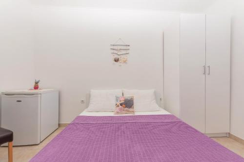 Una cama o camas en una habitación de Apartmani Sol