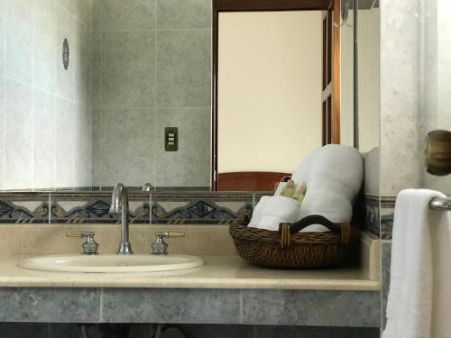 Hotel Belvedere tesisinde bir banyo