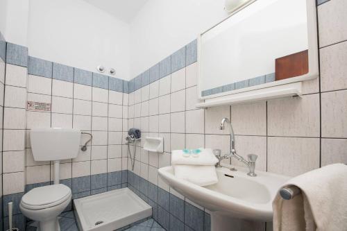 Koupelna v ubytování Pension Giannis Αdults only