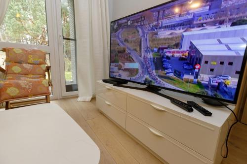 Et tv og/eller underholdning på AMI Vanagupės forest