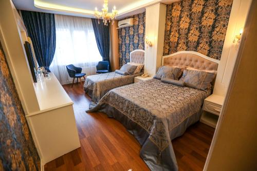a hotel room with a bed and a couch at Thermal Saray Hotel & Yalova in Gokcedere