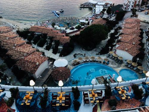 an aerial view of a resort with a swimming pool at The Bay Apartments in Sarandë