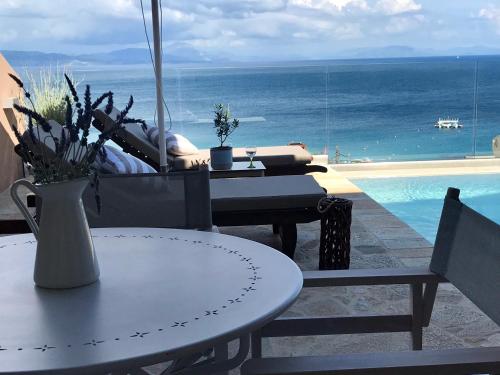 a table and chairs with a view of the ocean at Villa Renata Gold in Barbati