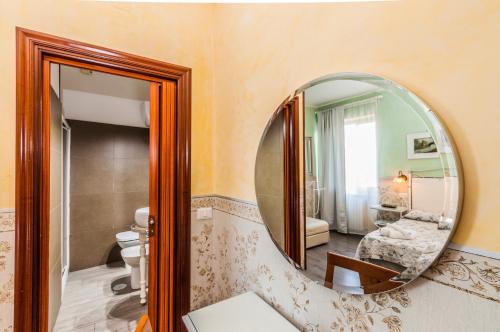 Koupelna v ubytování Albergo Della Corte