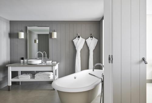 Ванна кімната в Hôtel Plage Palace & Spa