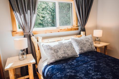 Postel nebo postele na pokoji v ubytování Grizzly Paw B&B