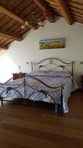1 dormitorio con 1 cama en una habitación en Alloggio Ca' dei Frati, en Carceri