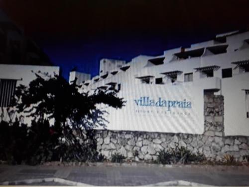 un edificio con un cartel que dice willadiapapa en Resort Villa da praia apto 30 arraial do cabo en Arraial do Cabo