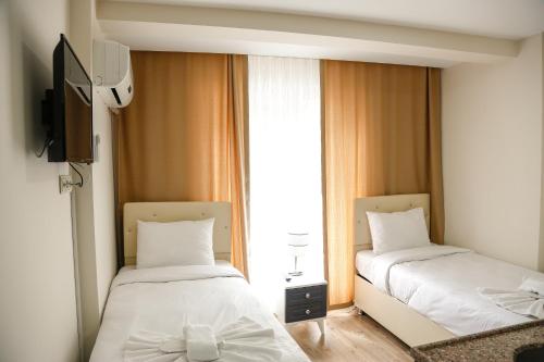 two beds in a room with a window at Reggae in Istanbul