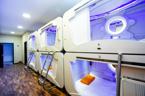 Palanda nebo palandy na pokoji v ubytování El Prado Capsule Hostel